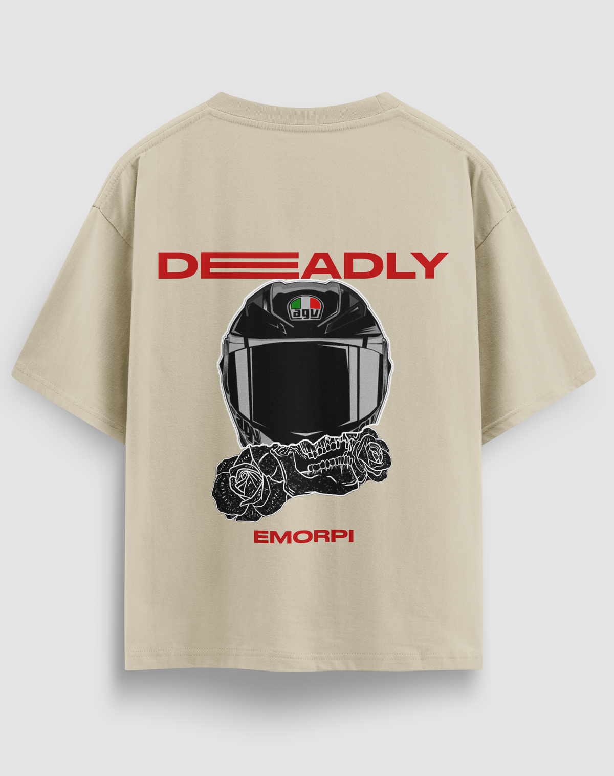 Deadly baskılı motorcu tişört, bej, arkadan görünüm. Kask, kurukafa ve gül çizimli DEADLY sırt baskısı