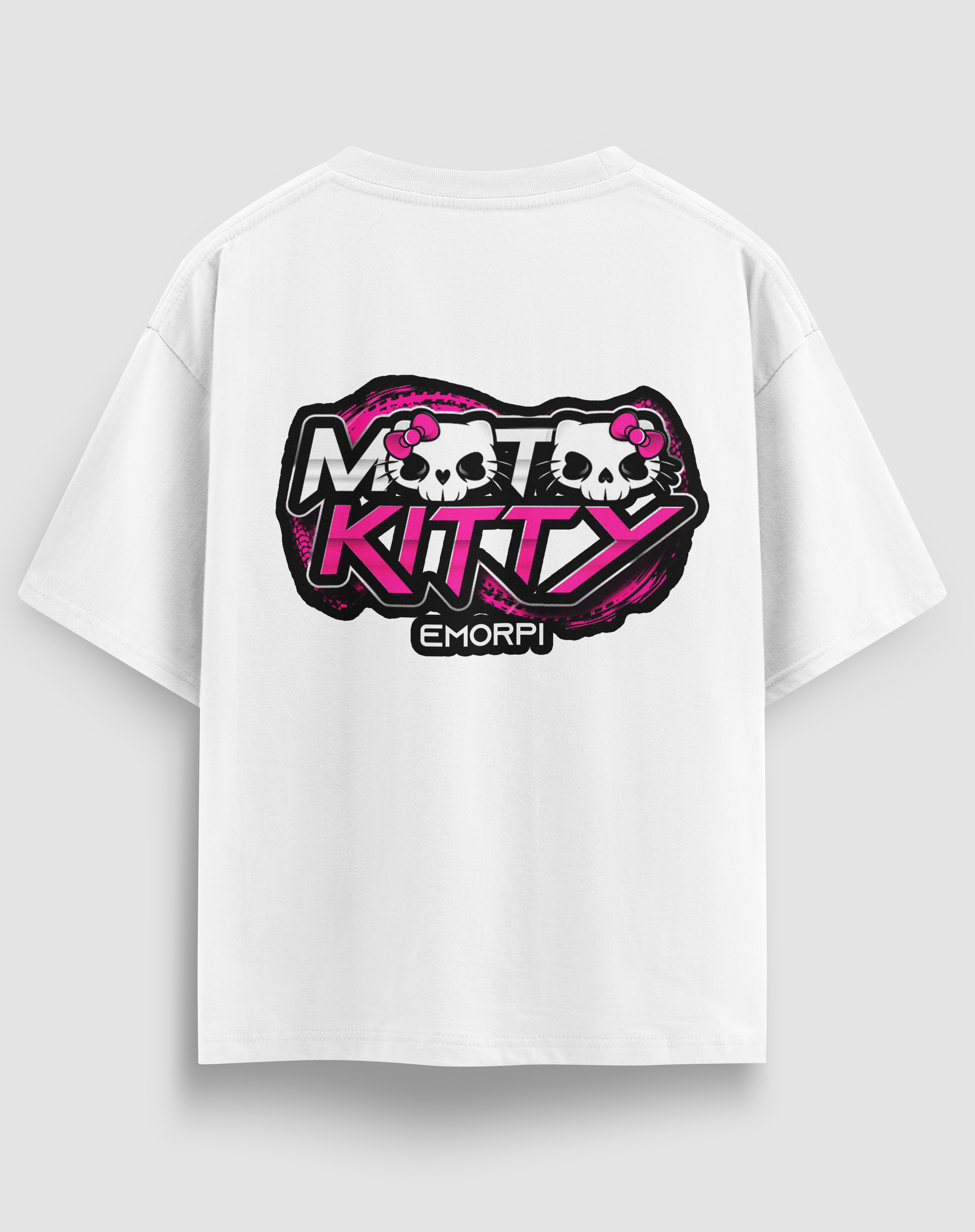 Moto Kitty baskılı motorcu tişört, beyaz, arkadan görünüm. Pembe MOTO KITTY yazısı ve kedi kurukafası sırt baskısı