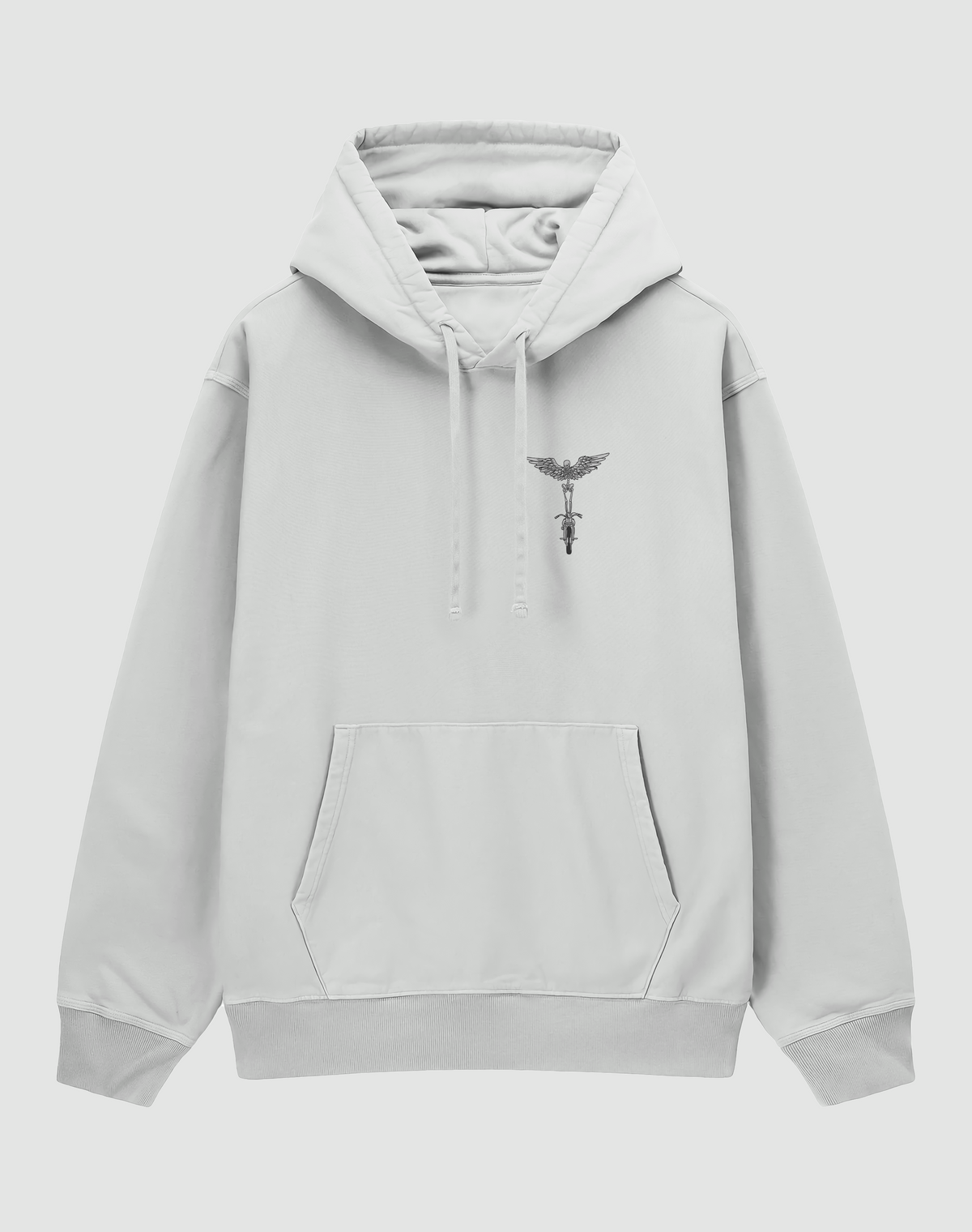 Motorcu Kuru Kafa baskılı oversize hoodie, beyaz, önden görünüm. Göğüste kanatlı iskelet motorcu baskısı