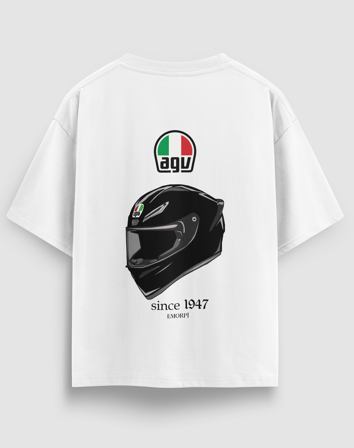 AGV baskılı motorcu tişört, beyaz, arkadan görünüm. Yarış kaskı çizimli since 1947 sırt baskısı