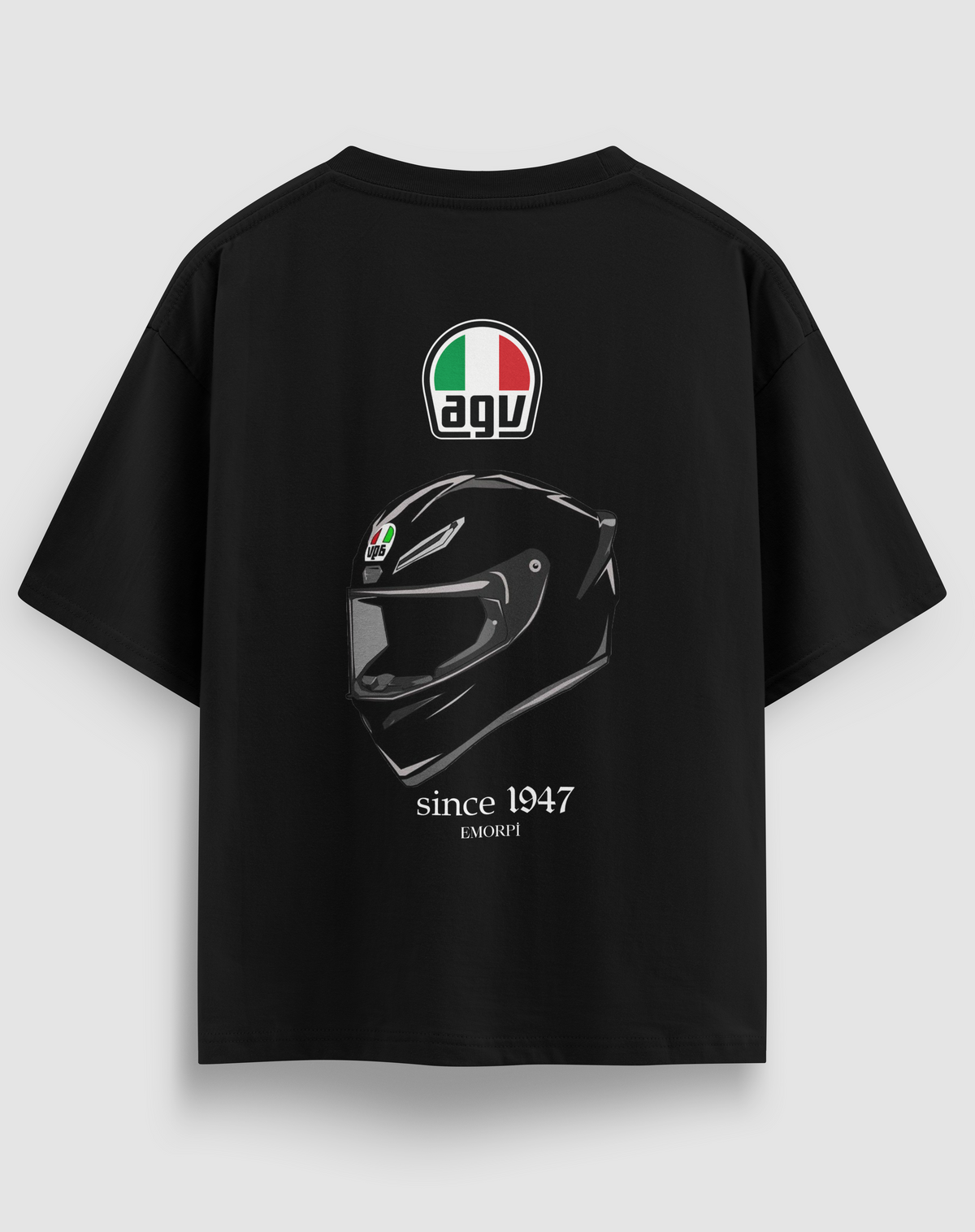 AGV baskılı motorcu tişört, siyah, arkadan görünüm. Yarış kaskı çizimli since 1947 sırt baskısı