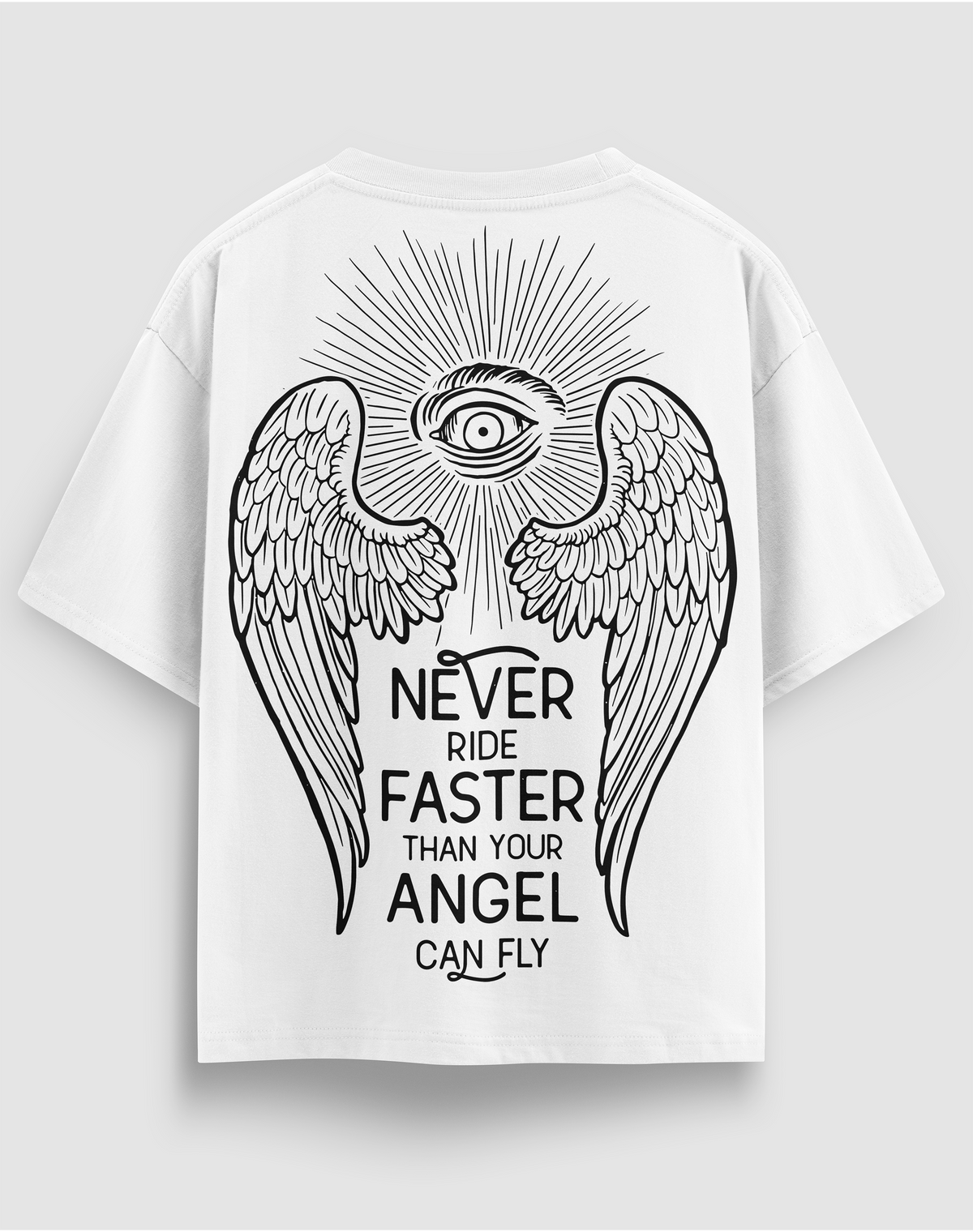 Angel Can Fly baskılı motorcu tişört, beyaz, arkadan görünüm, sırtta kanatlar ve Never Ride Faster Than Your Angel Can Fly yazısı