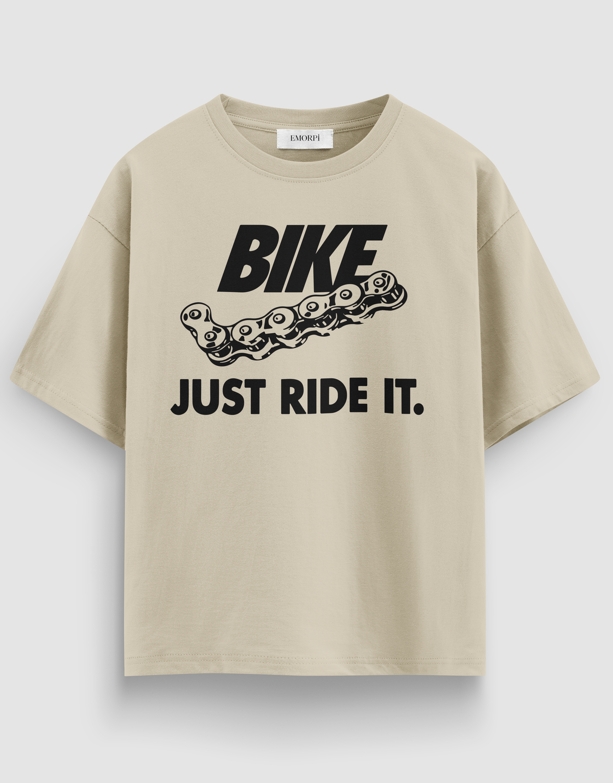 Bike It baskılı motorcu tişört, bej, önden görünüm. Önde BIKE – JUST RIDE IT. yazısı ve zincir baskısı