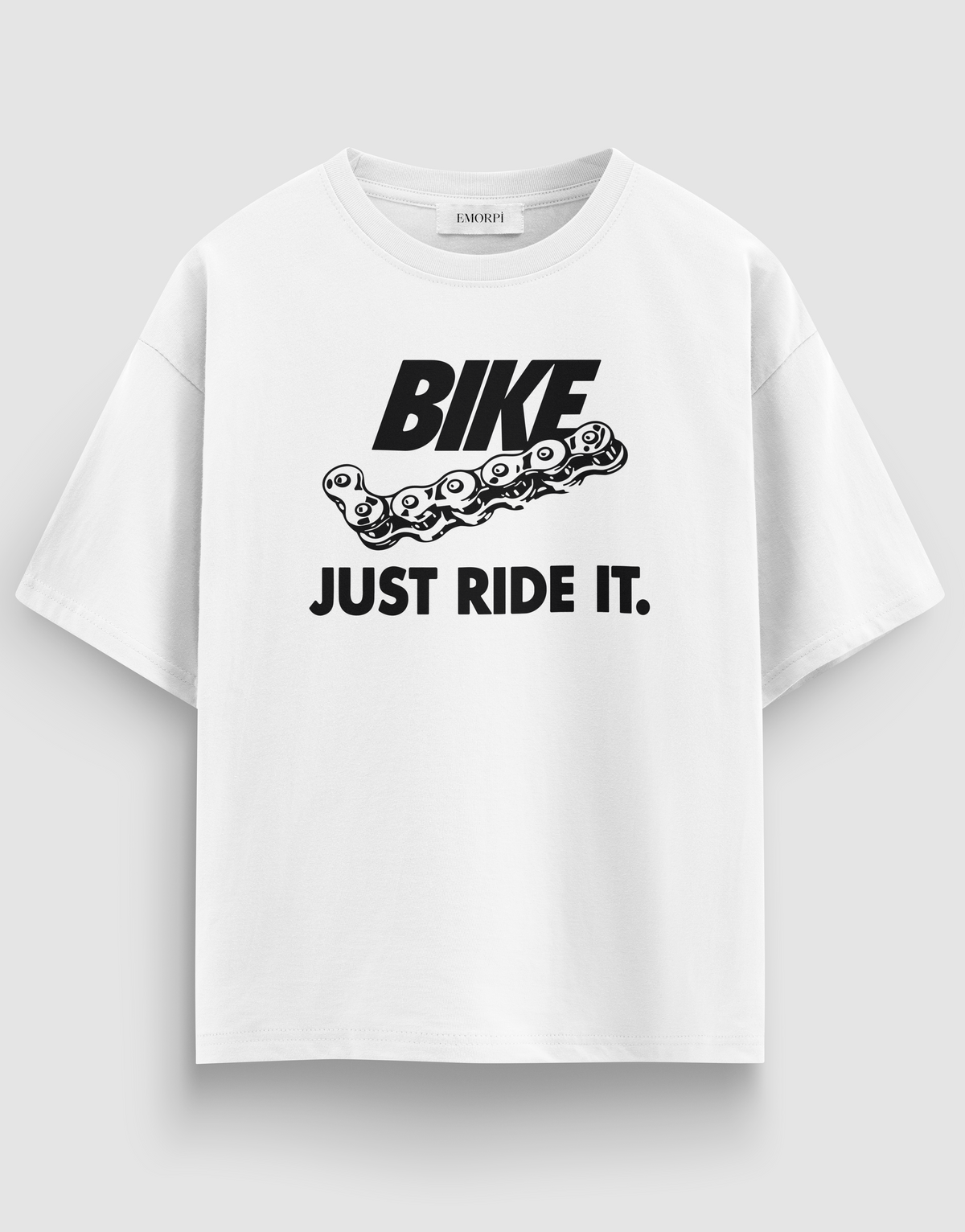 Bike It baskılı motorcu tişört, beyaz, önden görünüm. Önde BIKE – JUST RIDE IT. yazısı ve zincir baskısı
