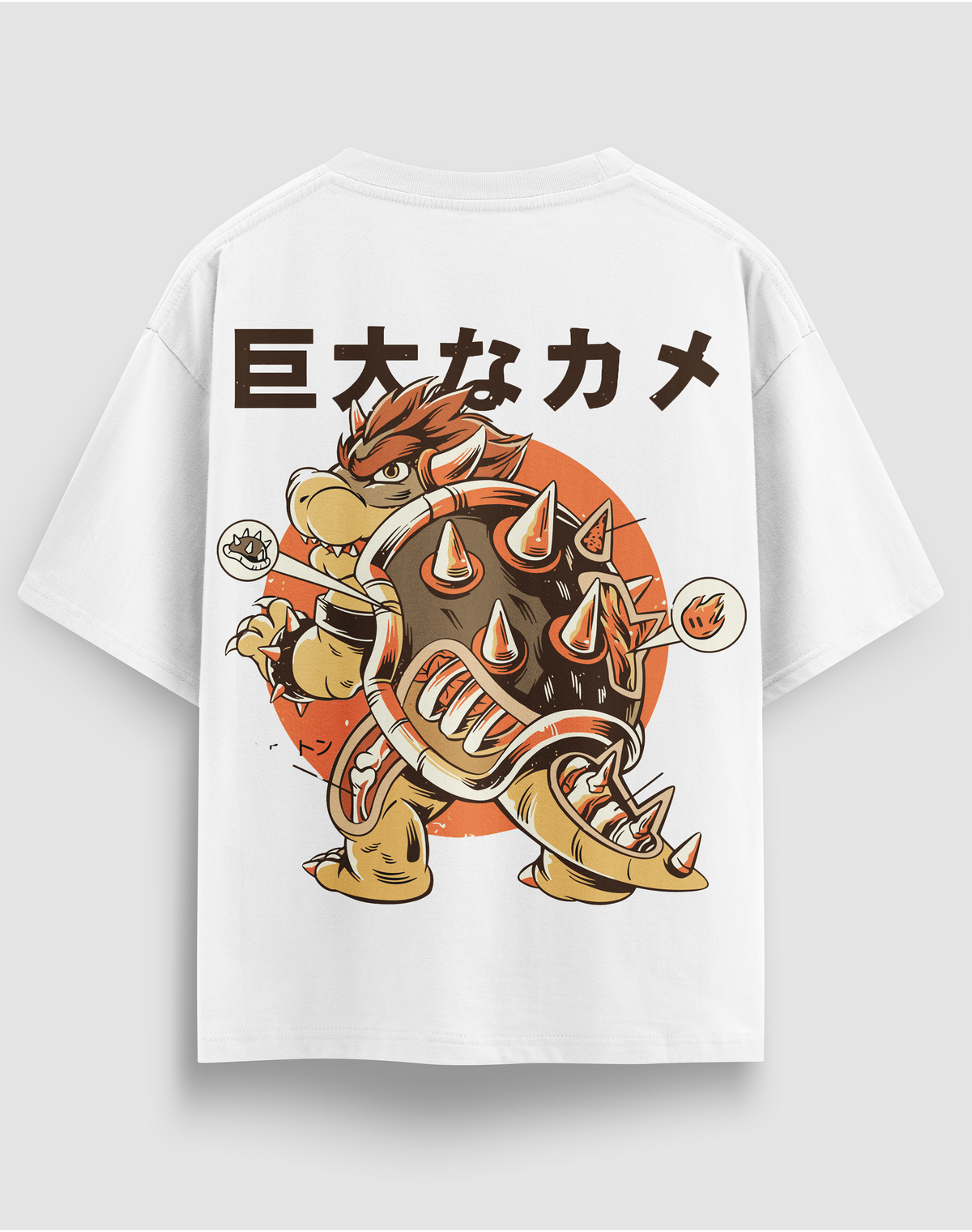 BY EMORPİ Bowser baskılı tişört, beyaz, arkadan görünüm. Japon tarzı Bowser ve dev kaplumbağa yazısı sırt baskısı