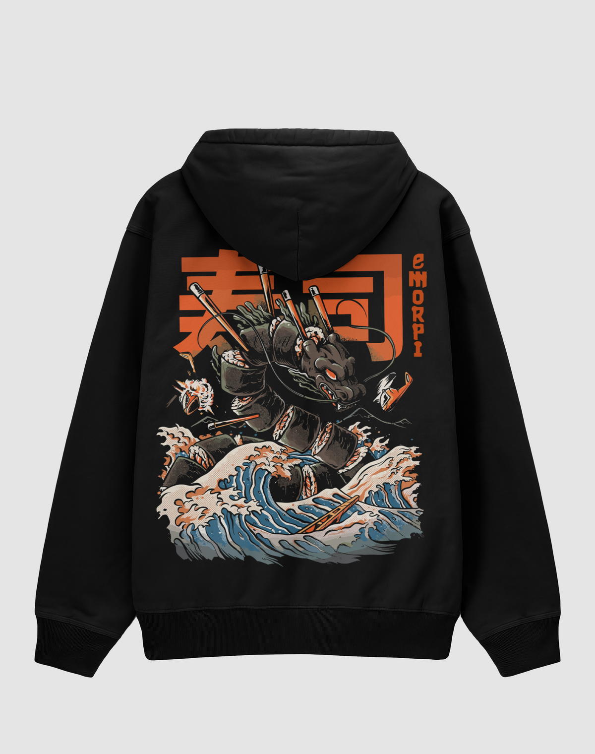 BY EMORPİ Dragon baskılı oversize hoodie, siyah, arkadan görünüm. Dalgalar arasında suşi ejderha sırt baskısı
