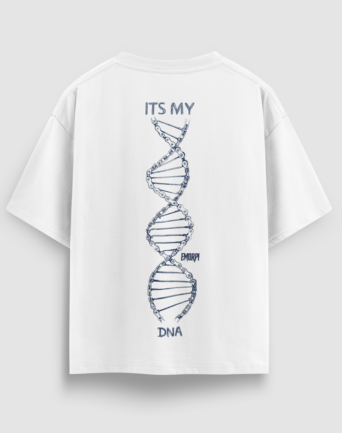 DNA baskılı motorcu tişört, beyaz, arkadan görünüm. ITS MY DNA yazılı DNA sarmalı sırt baskısı