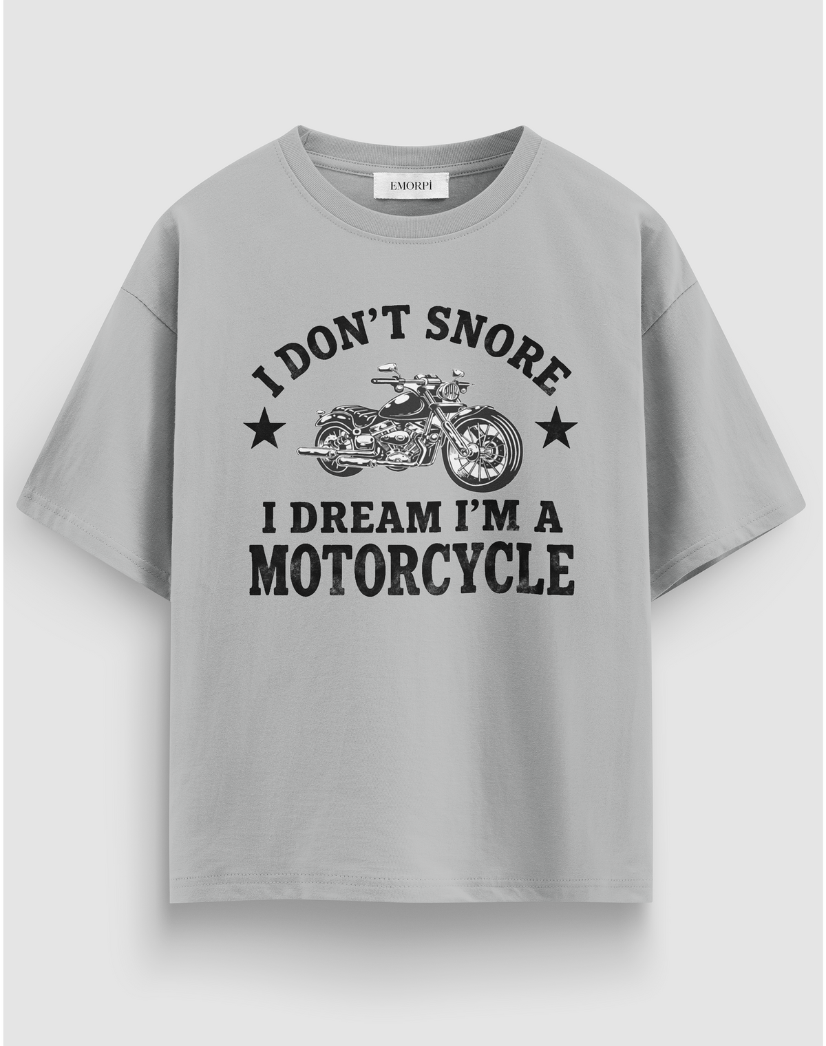 Dream I am Motorcycle baskılı motorcu tişört, gri, önden görünüm. Önde motosiklet çizimi ve I DON'T SNORE yazısı