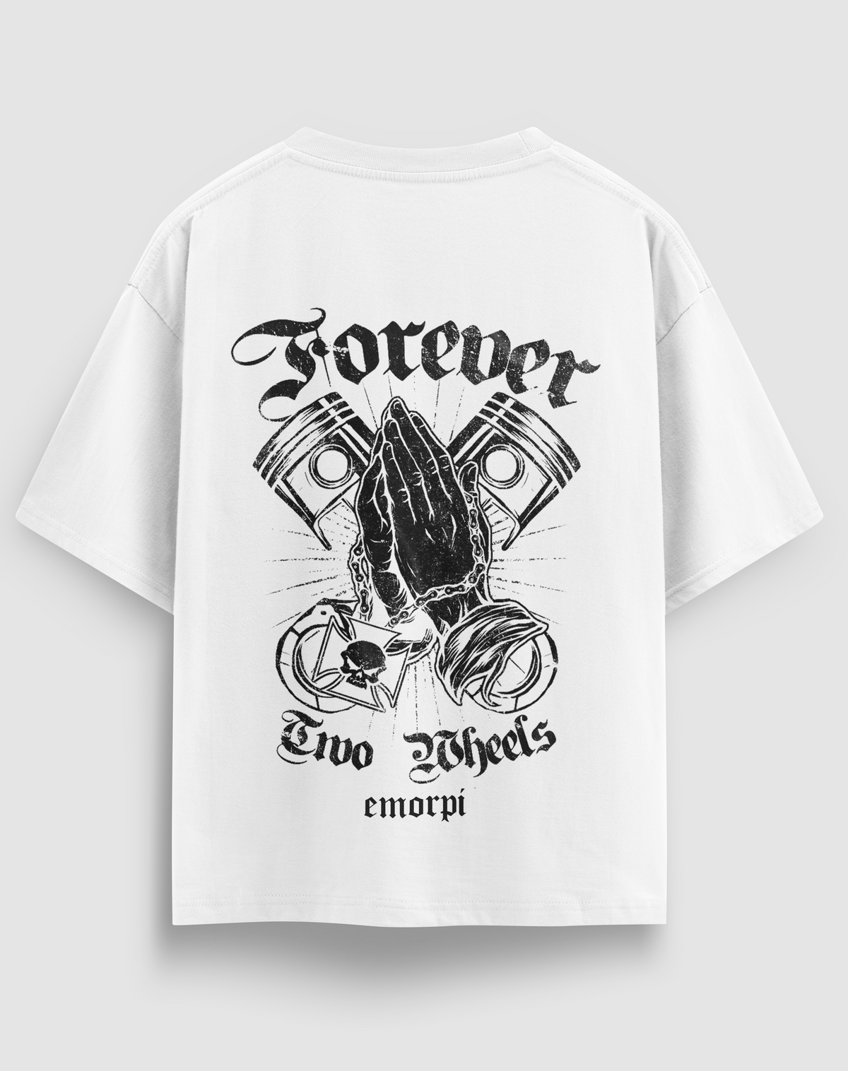 Forever Two Wheels baskılı motorcu tişört, beyaz, arkadan görünüm. Pistonlar ve dua eden eller, Forever Two Wheels sırt baskısı