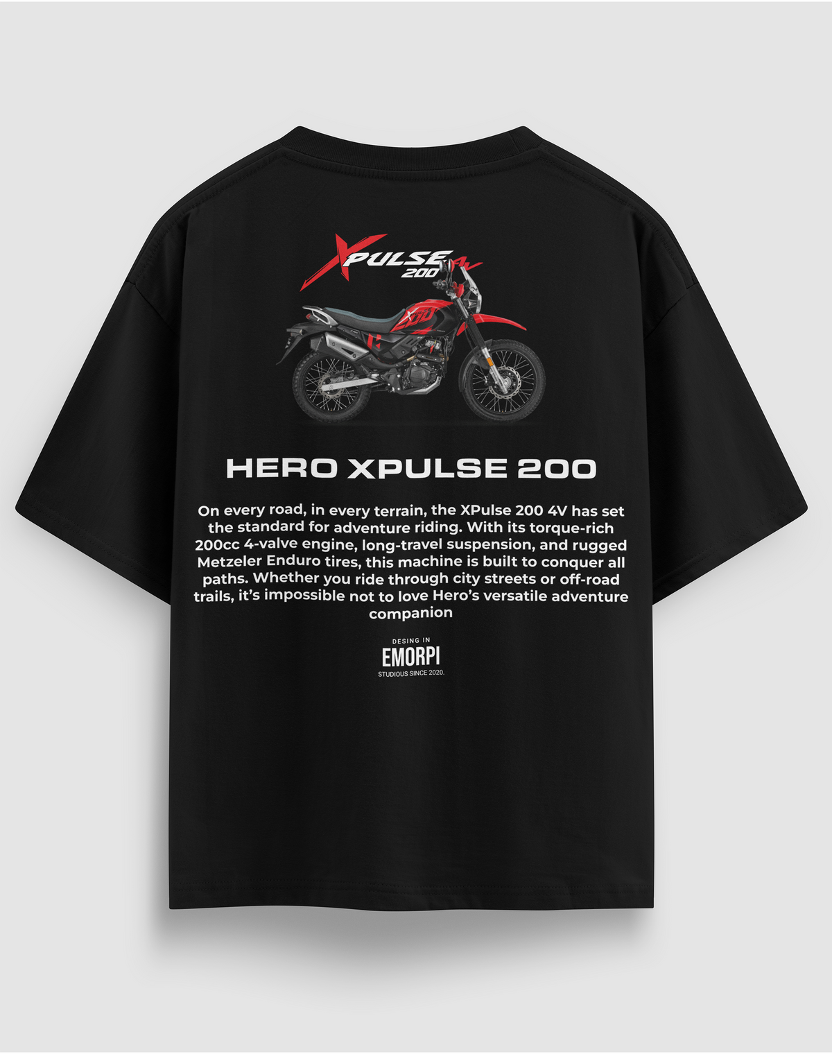 Hero XPulse 200 baskılı motorcu tişört, siyah, arkadan görünüm. Hero XPulse 200 çizimli sırt baskısı