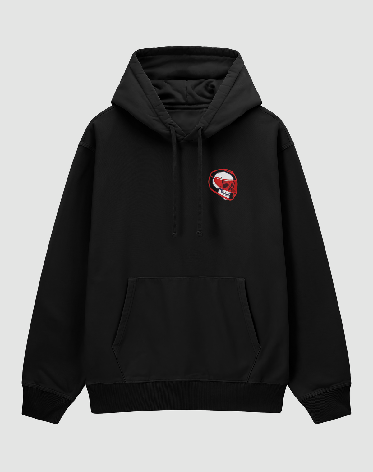 Kasktası baskılı oversize hoodie, siyah, önden görünüm. Göğüste kırmızı kask içinde kurukafa baskısı