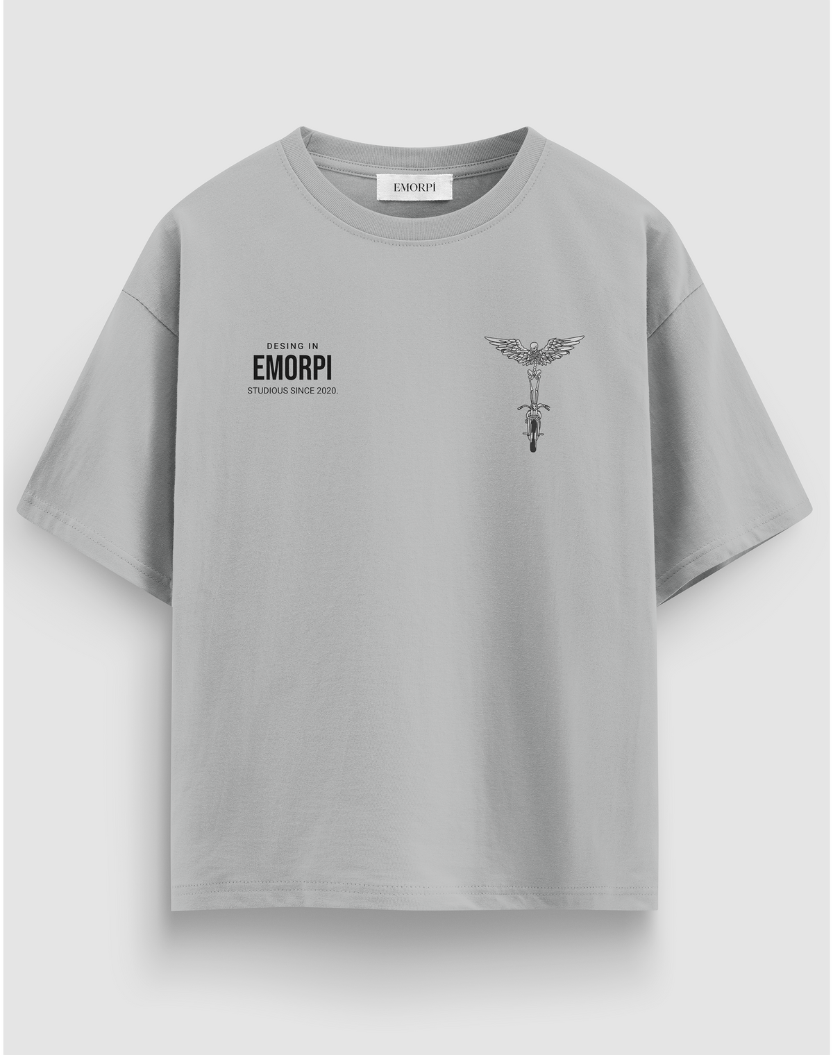Location Unknown baskılı motorcu tişört, gri, önden görünüm, göğüste Emorpi logosu