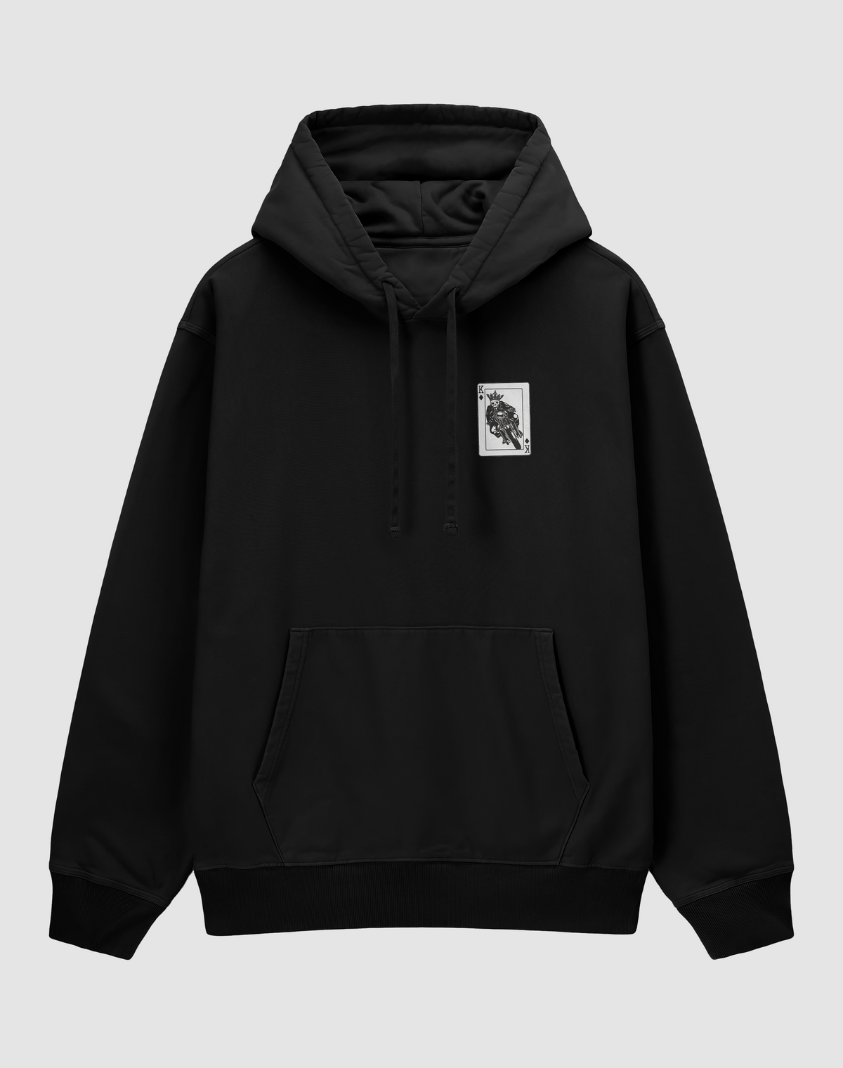 Motorcu İskambil baskılı oversize hoodie, siyah, önden görünüm. Göğüste iskelet motorculu papaz kartı baskısı