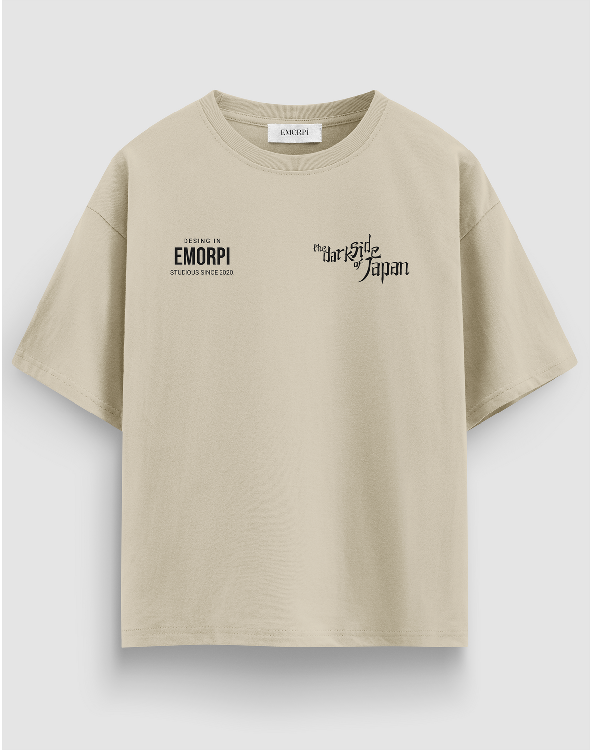 MT-07 baskılı motorcu tişört, bej, önden görünüm, göğüste Emorpi logosu
