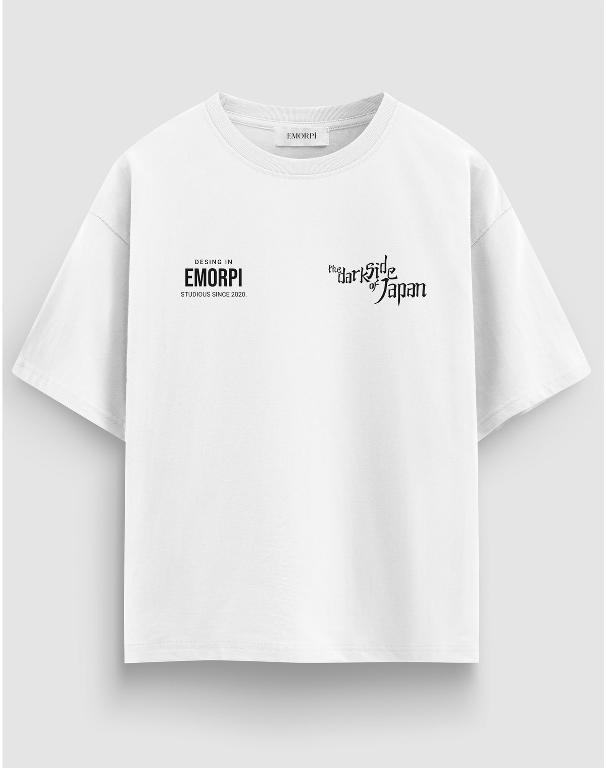 MT-07 baskılı motorcu tişört, beyaz, önden görünüm, göğüste Emorpi logosu