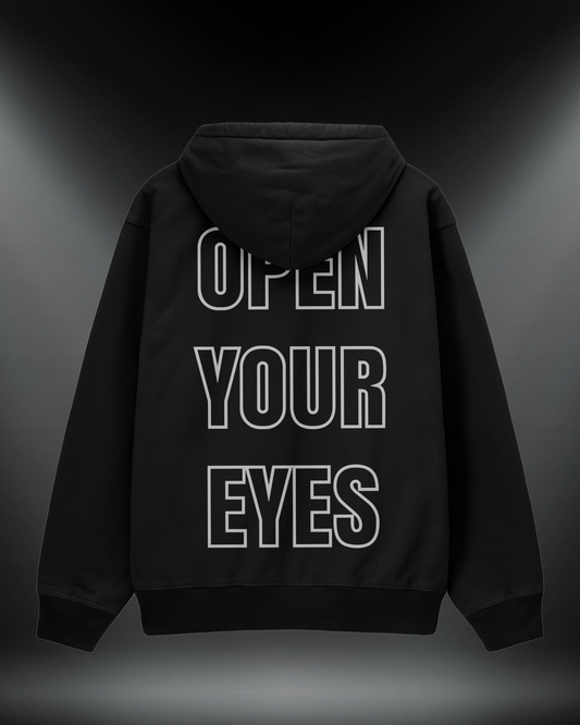 Open Your Eyes reflektörlü oversize motorcu hoodie, siyah, arkadan görünüm. Reflektörlü OPEN YOUR EYES sırt yazısı, gece görünürlük