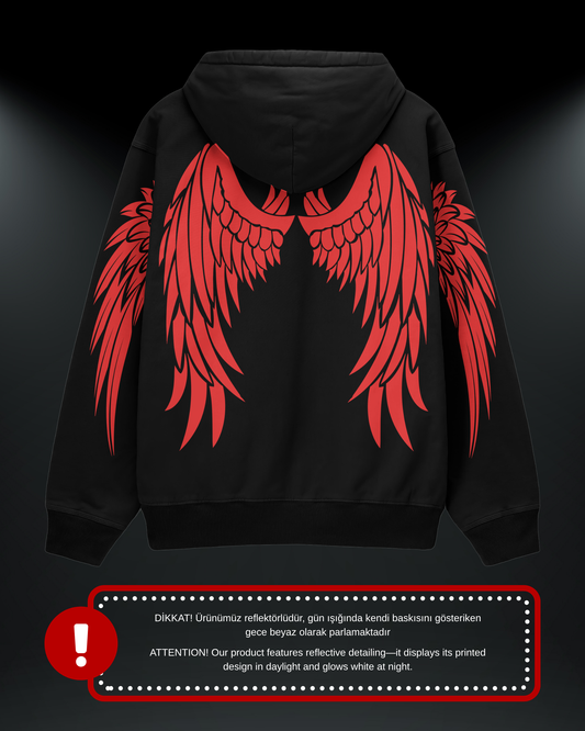 Red Angel reflektörlü oversize motorcu hoodie, siyah, arkadan görünüm. Kırmızı reflektör kanat baskısı: gündüz kırmızı, gece beyaz parlar