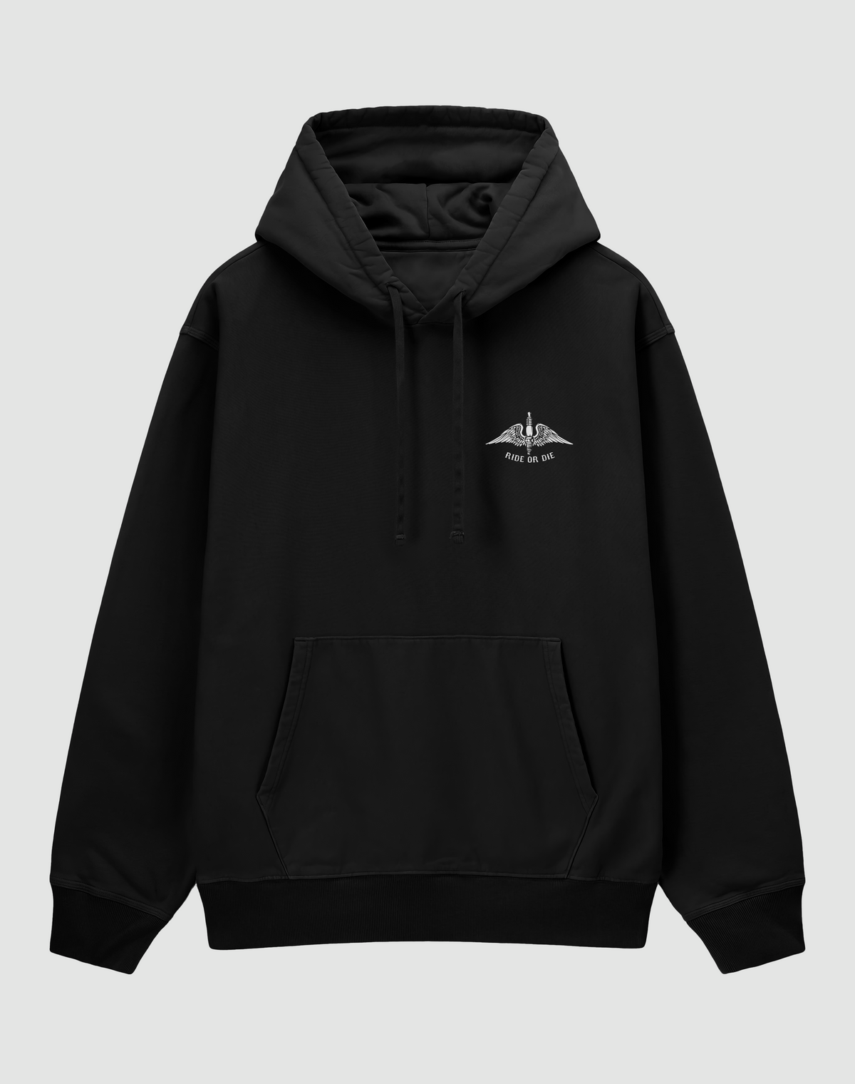 Ride Or Die kanatlı buji baskılı oversize hoodie, siyah, önden görünüm. Göğüste kanatlı buji ve RIDE OR DIE yazısı
