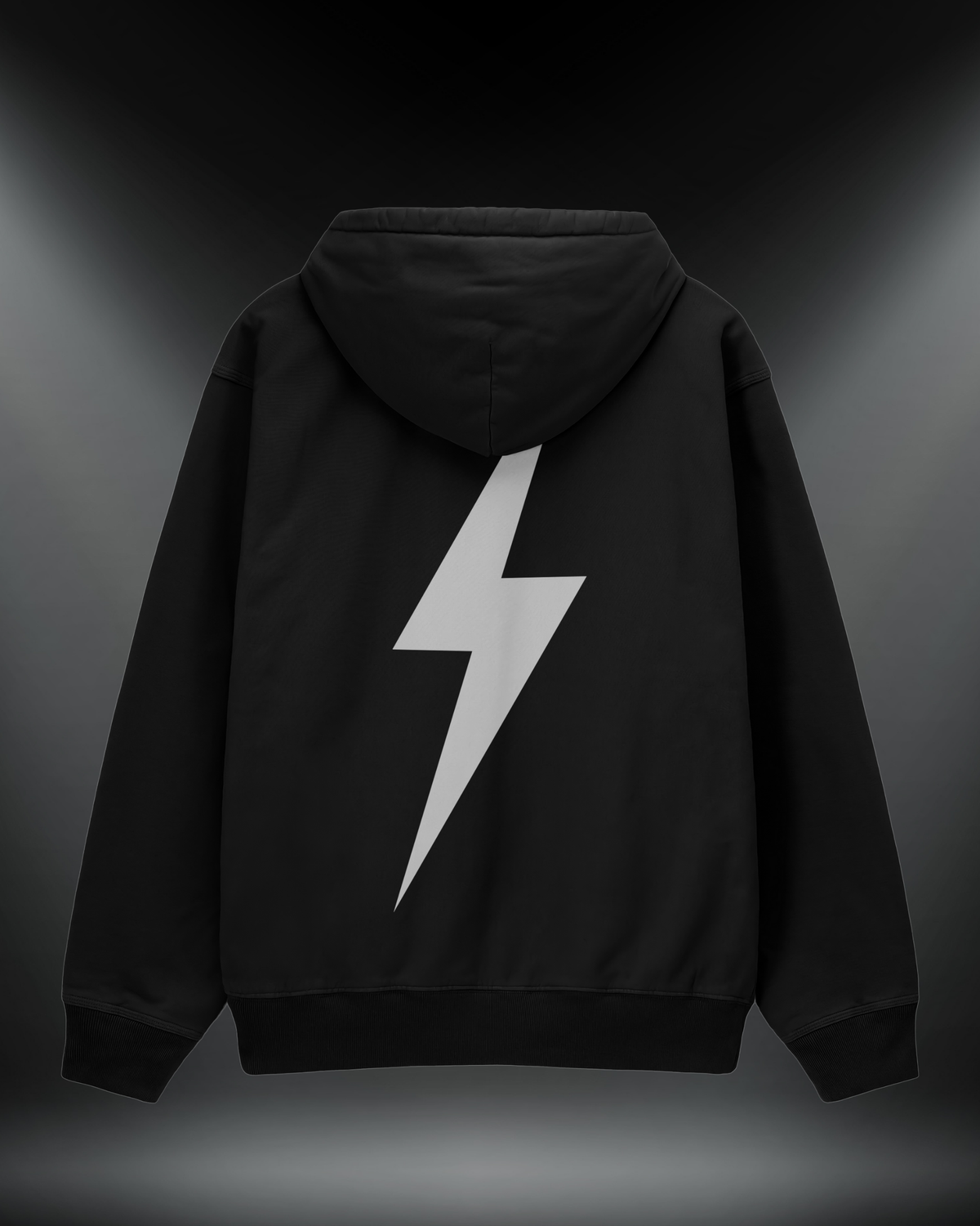 Şimşek reflektörlü oversize motorcu hoodie, siyah, arkadan görünüm. Reflektörlü büyük şimşek sırt baskısı, gece görünürlük