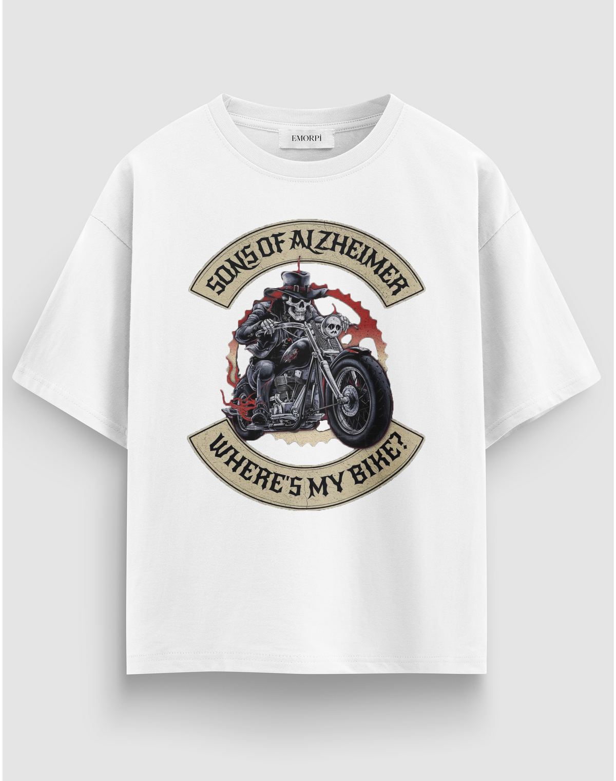Sons of Alzheimer baskılı motorcu tişört, beyaz, önden görünüm. Göğüste iskelet motorcu ve WHERE'S MY BIKE? arma baskısı
