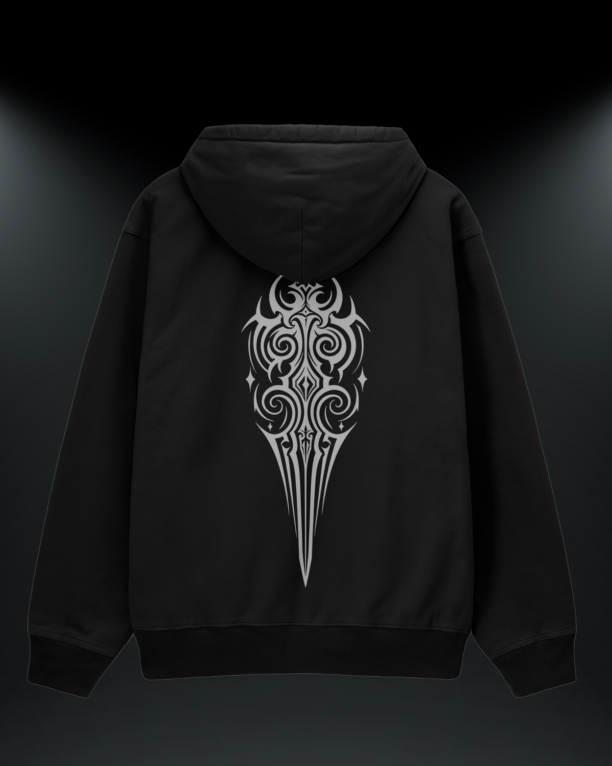 Sword reflektörlü oversize motorcu hoodie, siyah, arkadan görünüm. Reflektörlü tribal kılıç sırt baskısı, gece görünürlük