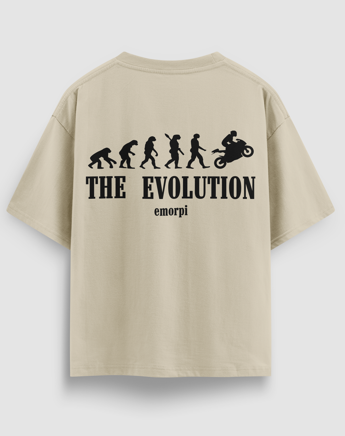 The Evolution baskılı motorcu tişört, bej, arkadan görünüm. Evrim sırasının sonunda motorcu, THE EVOLUTION sırt baskısı