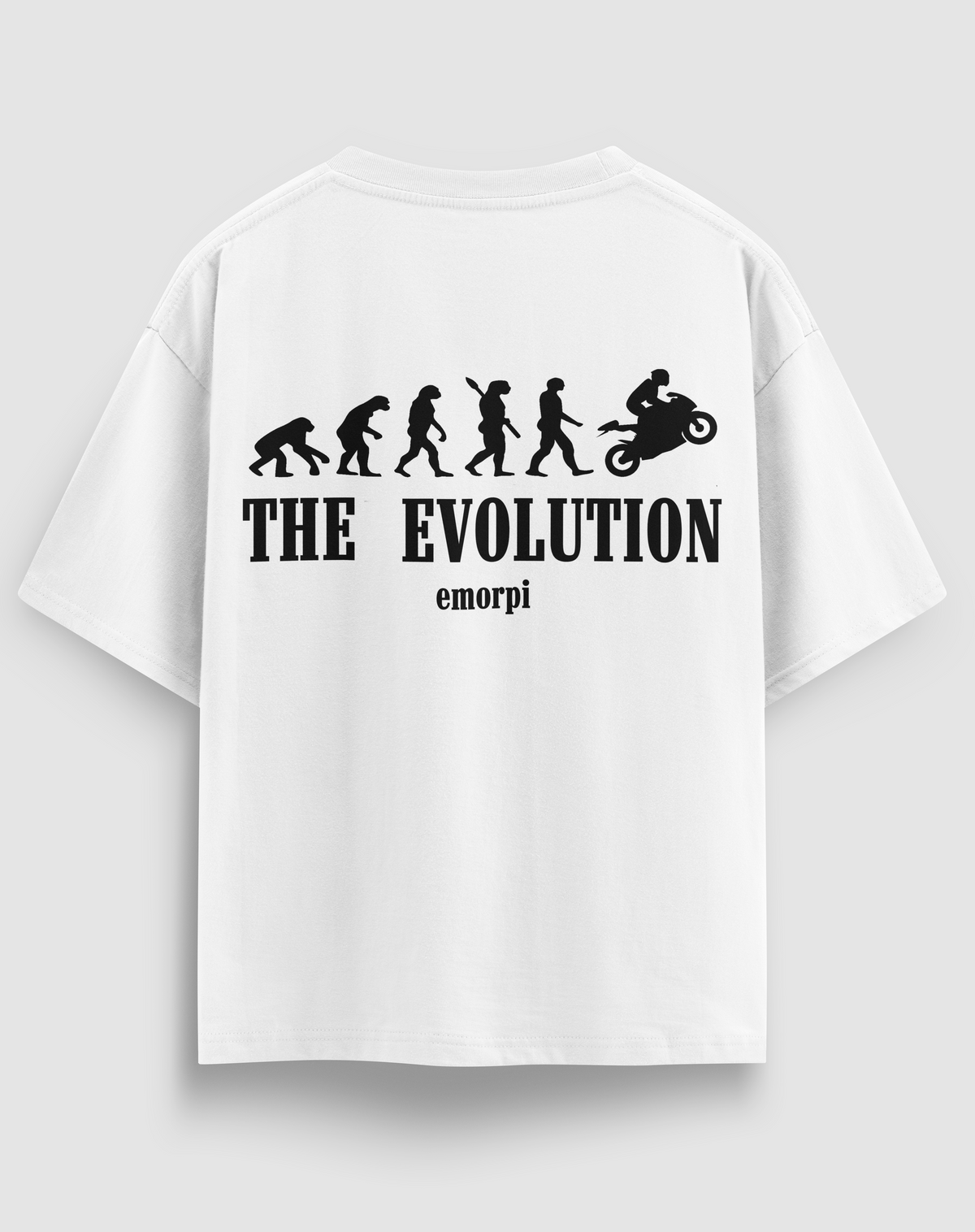 The Evolution baskılı motorcu tişört, beyaz, arkadan görünüm. Evrim sırasının sonunda motorcu, THE EVOLUTION sırt baskısı