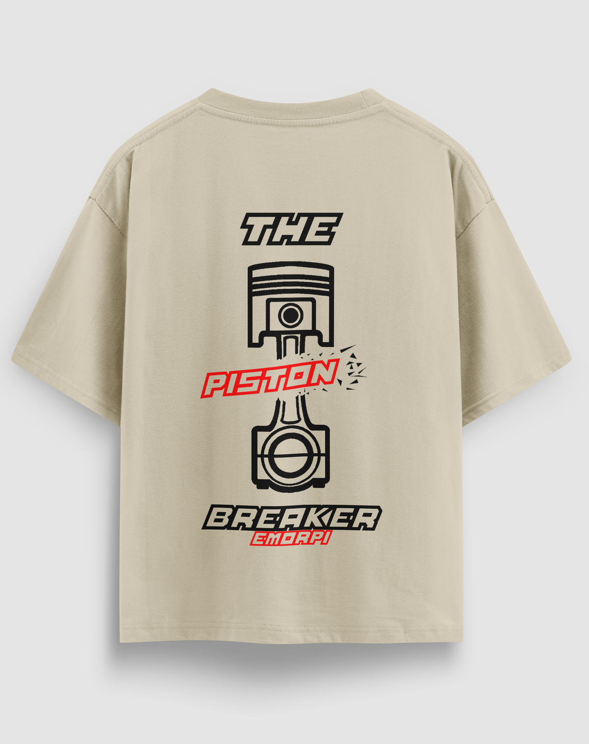The Piston Breaker baskılı motorcu tişört, bej, arkadan görünüm. THE PISTON BREAKER yazılı piston sırt baskısı, önde küçük logo