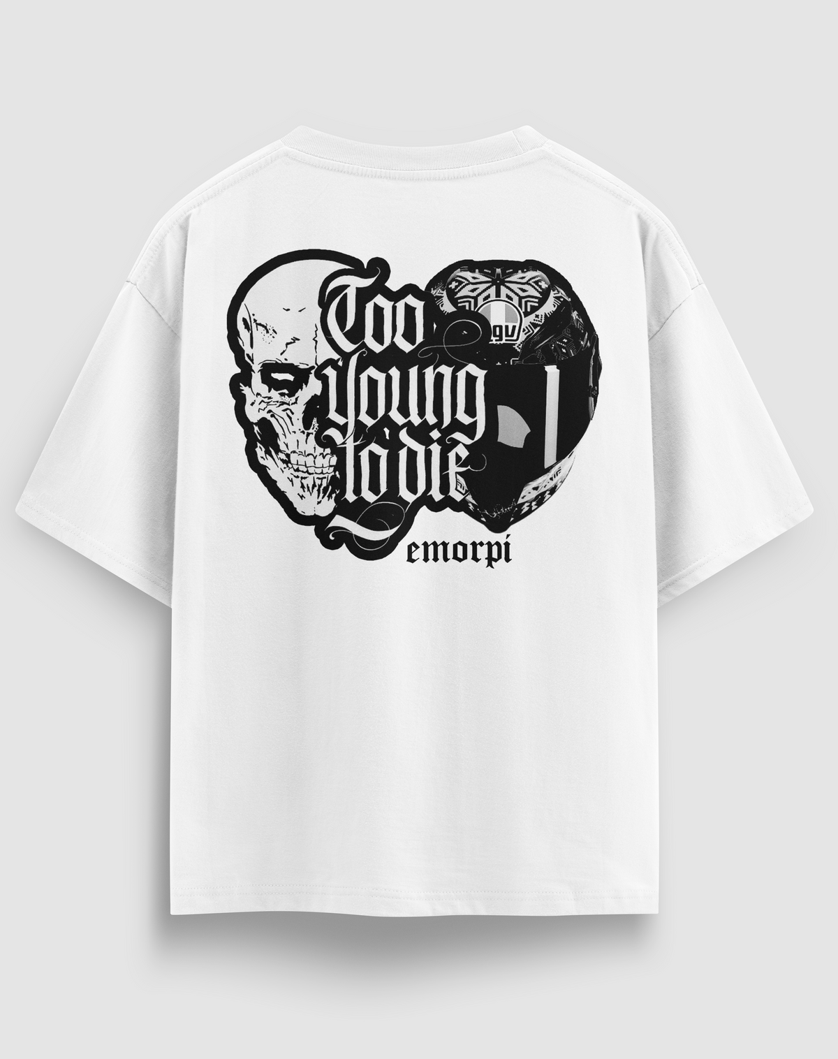 Too Young To Die baskılı motorcu tişört, beyaz, arkadan görünüm. Kurukafa ve kask çizimli Too Young To Die sırt baskısı