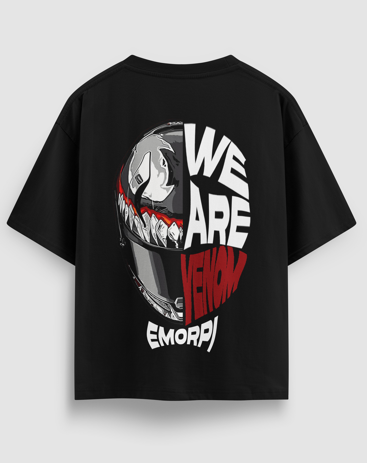 We Are Venom baskılı motorcu tişört, siyah, arkadan görünüm. Venom kask çizimi ve WE ARE VENOM sırt baskısı, önde küçük amblem